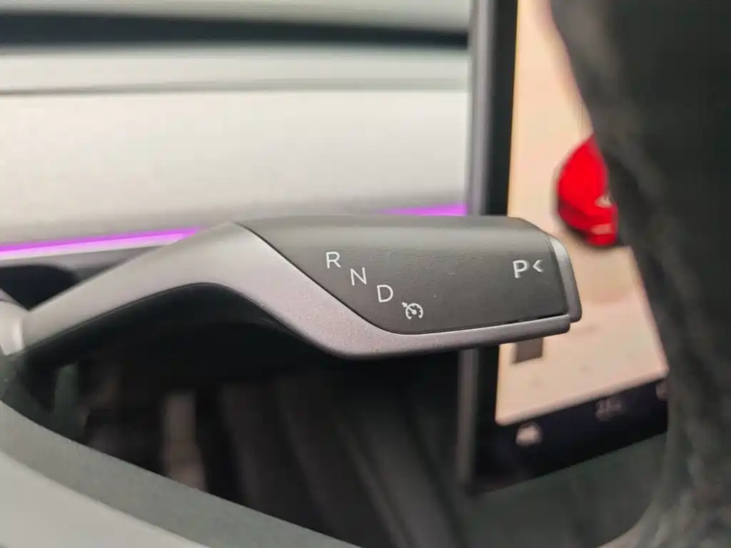 Tesla Model Y — фото 14