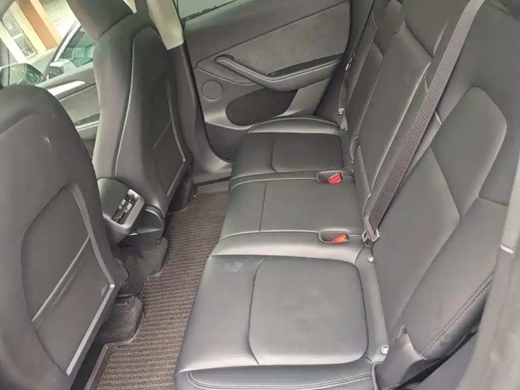 Tesla Model Y — фото 17
