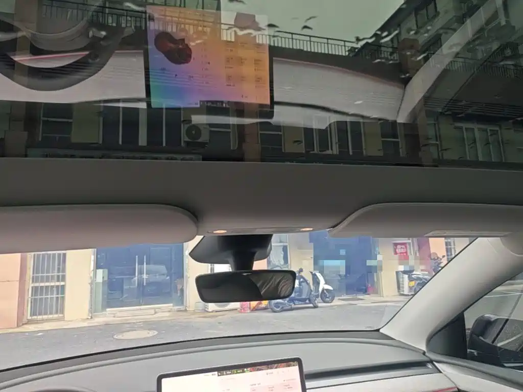 Tesla Model Y — фото 18