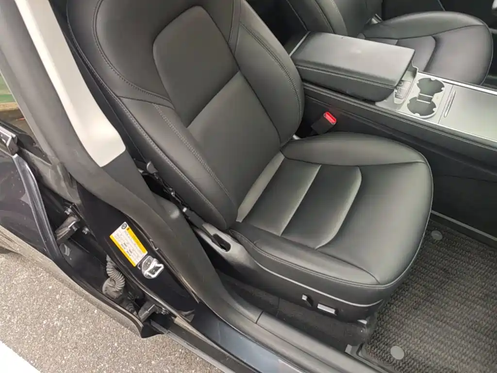 Tesla Model Y — фото 25