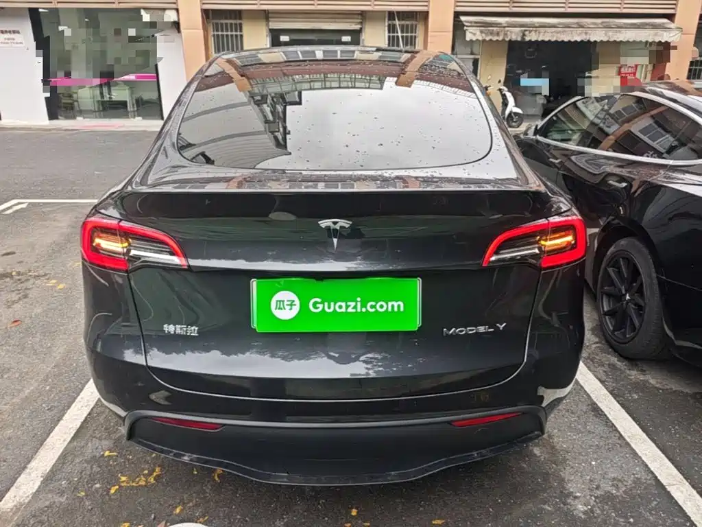 Tesla Model Y — фото 6