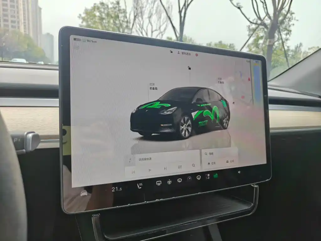 Tesla Model Y — фото 13