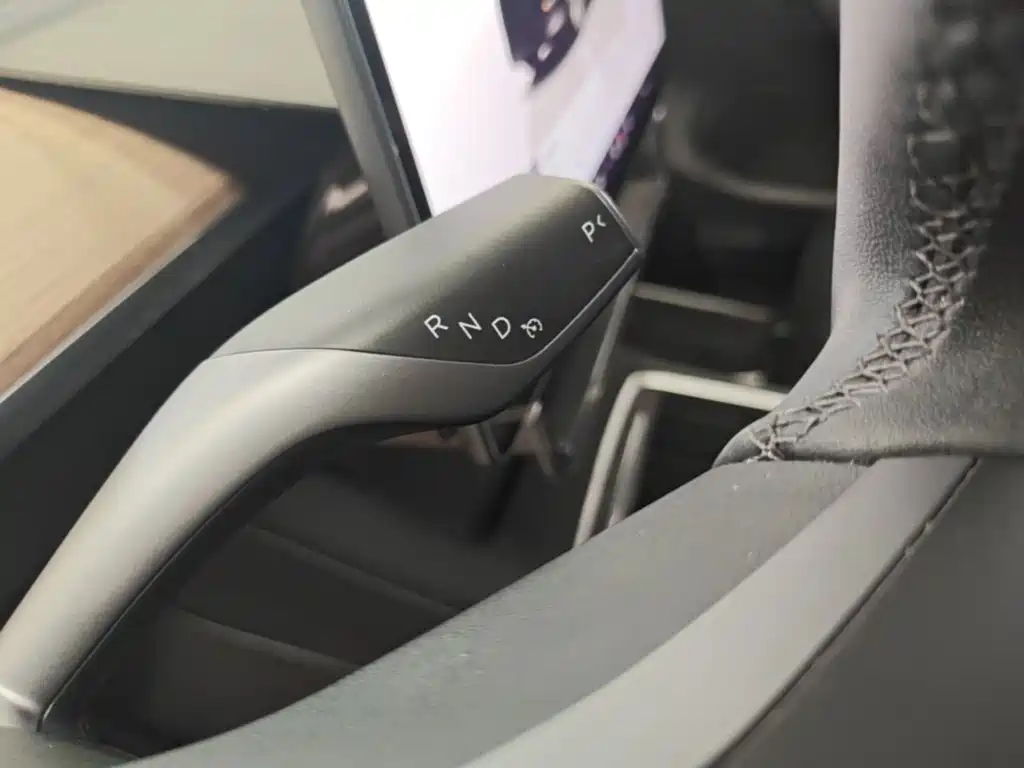 Tesla Model Y — фото 14