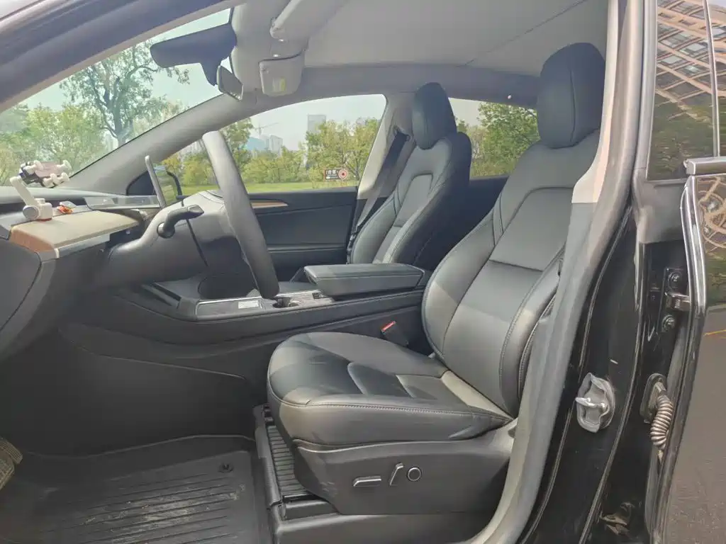 Tesla Model Y — фото 15