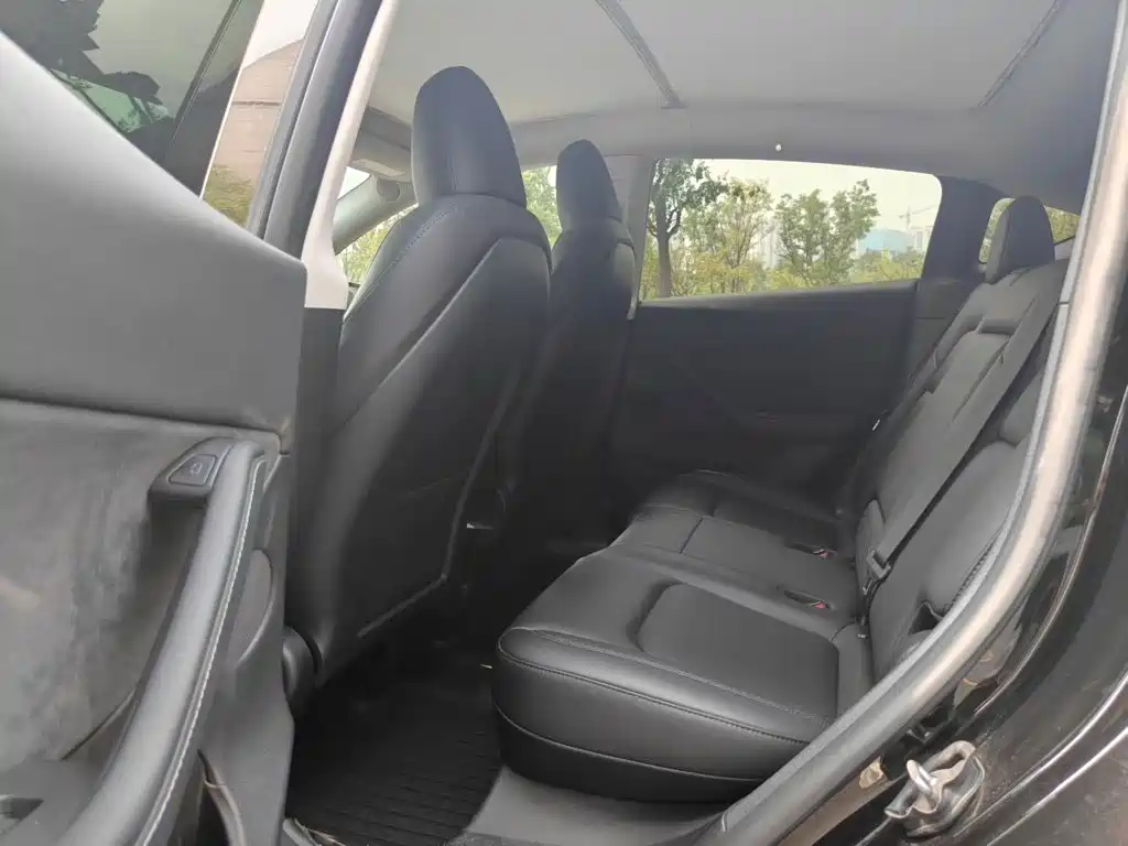 Tesla Model Y — фото 17
