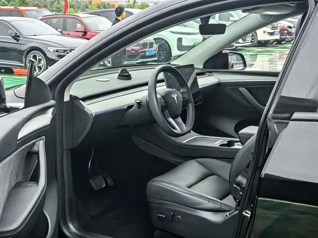 Tesla Model Y — фото 4