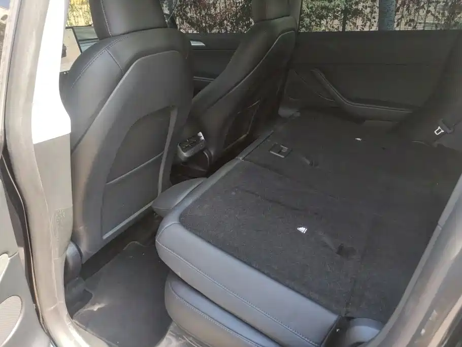 Tesla Model Y — фото 11