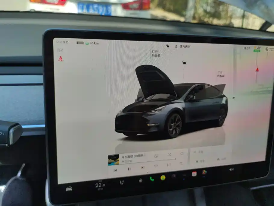 Tesla Model Y — фото 14