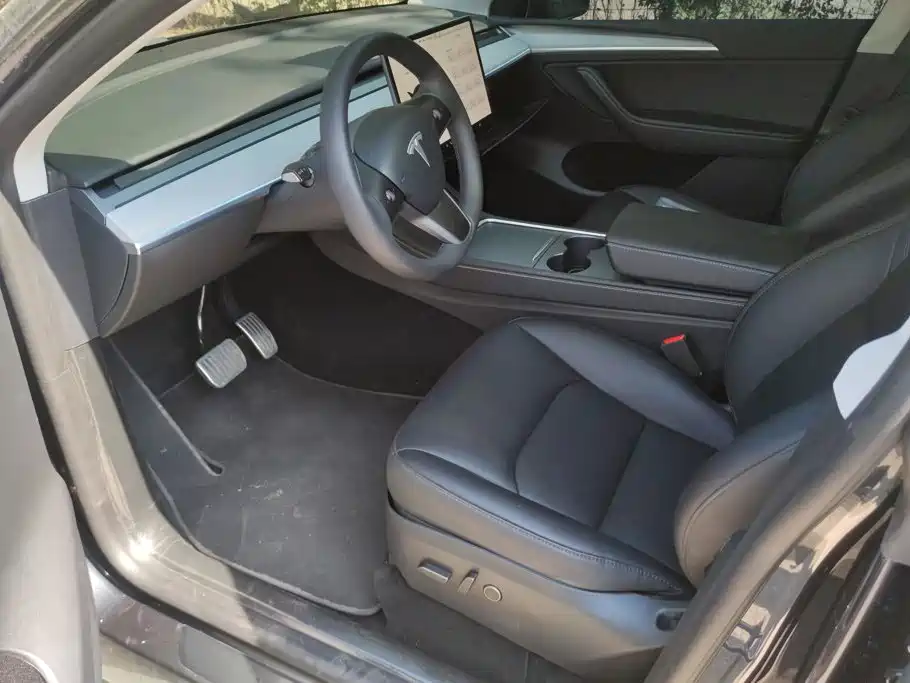Tesla Model Y — фото 9