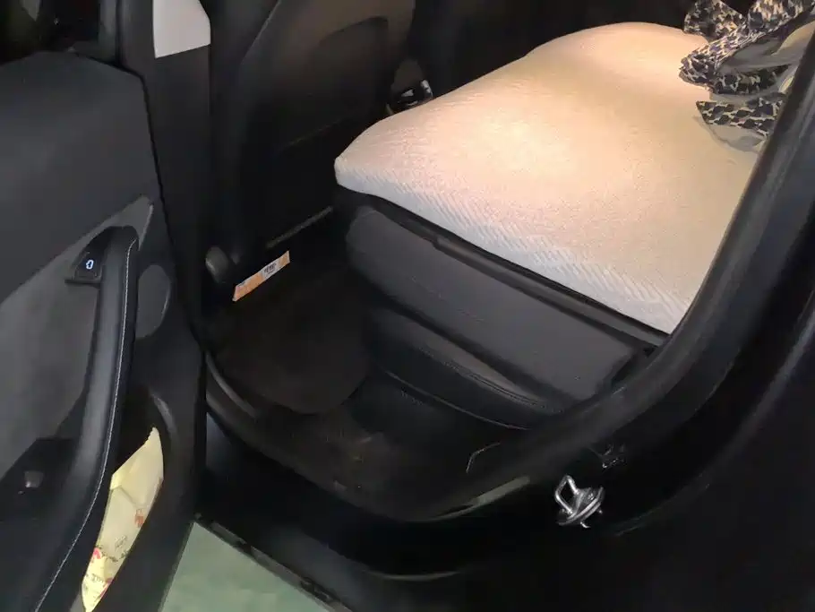 Tesla Model Y — фото 11