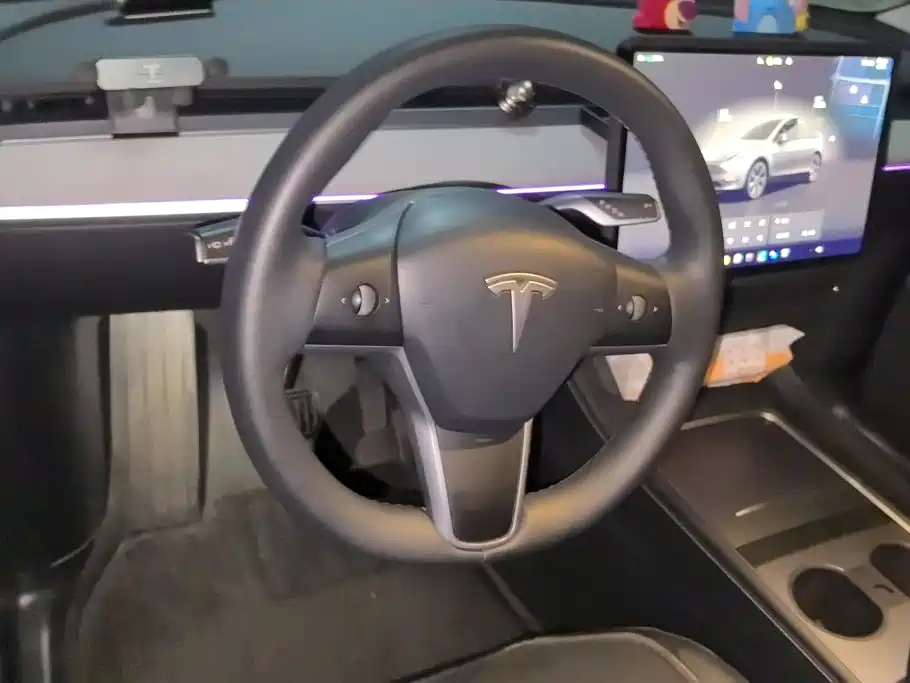 Tesla Model Y — фото 15