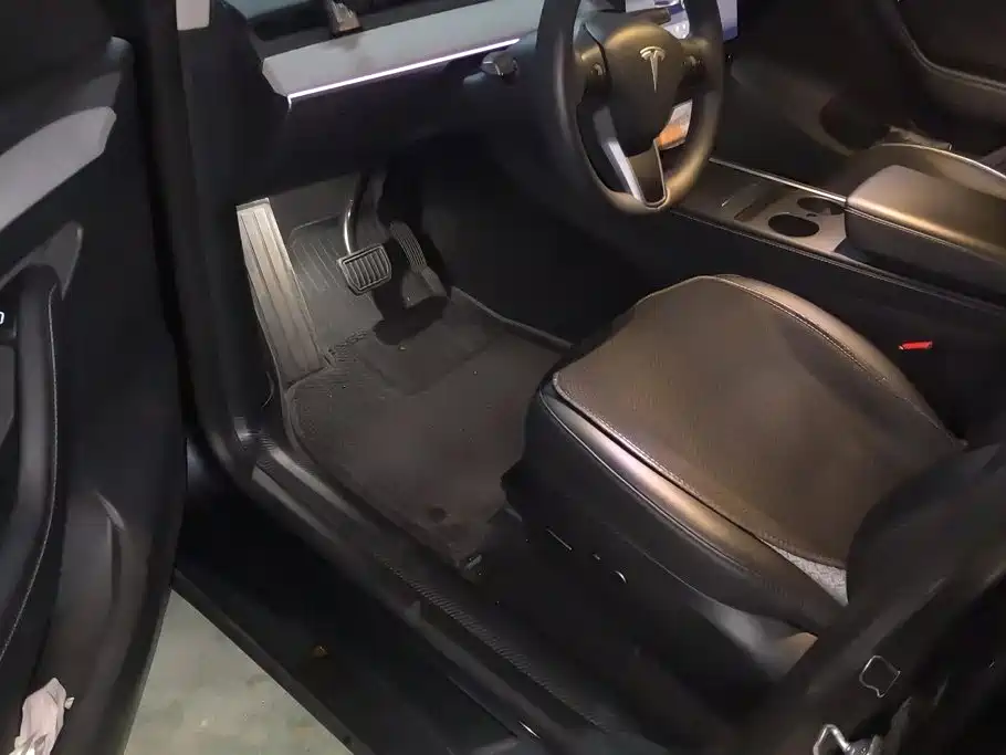 Tesla Model Y — фото 9
