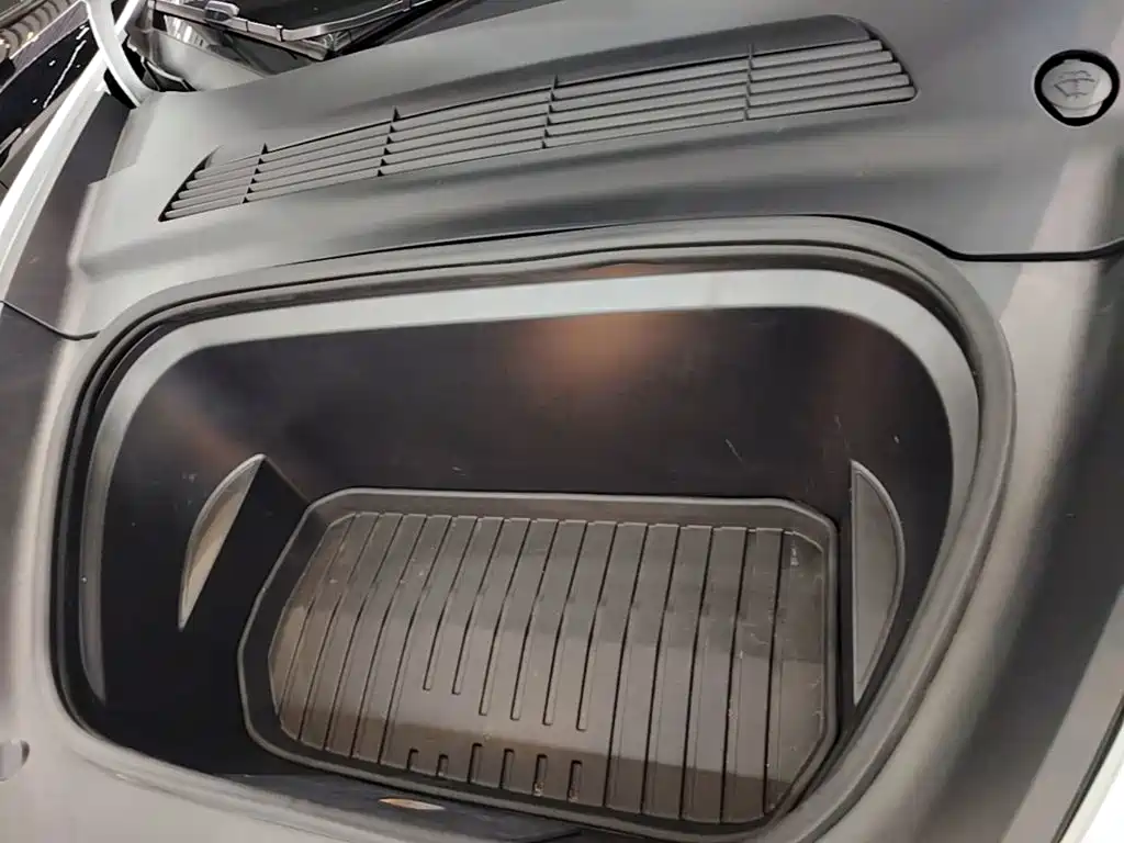 Tesla Model Y — фото 20