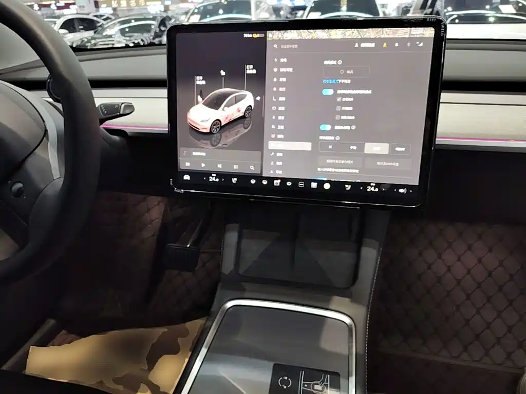 Tesla Model Y — фото 10