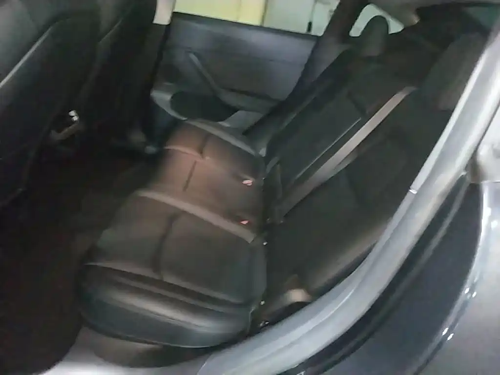Tesla Model Y — фото 17