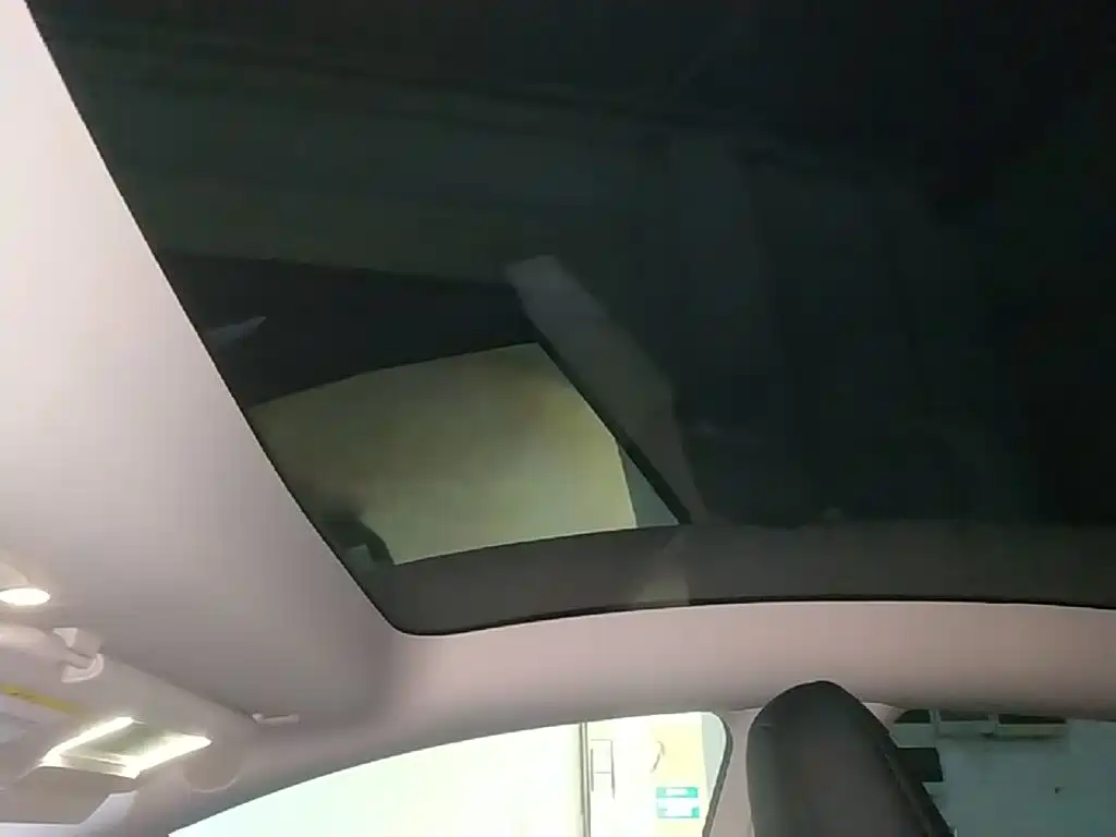 Tesla Model Y — фото 18