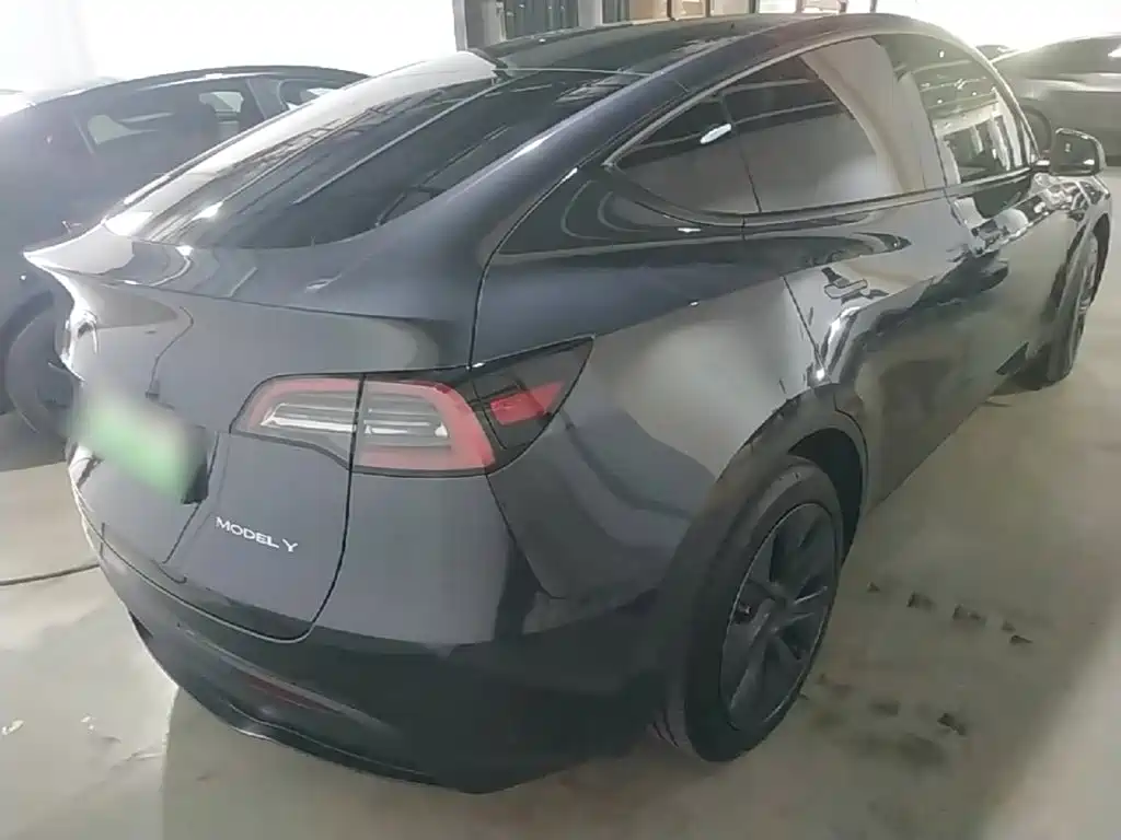 Tesla Model Y — фото 7