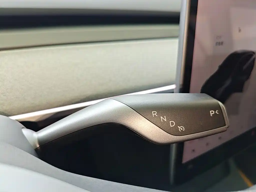 Tesla Model Y — фото 14