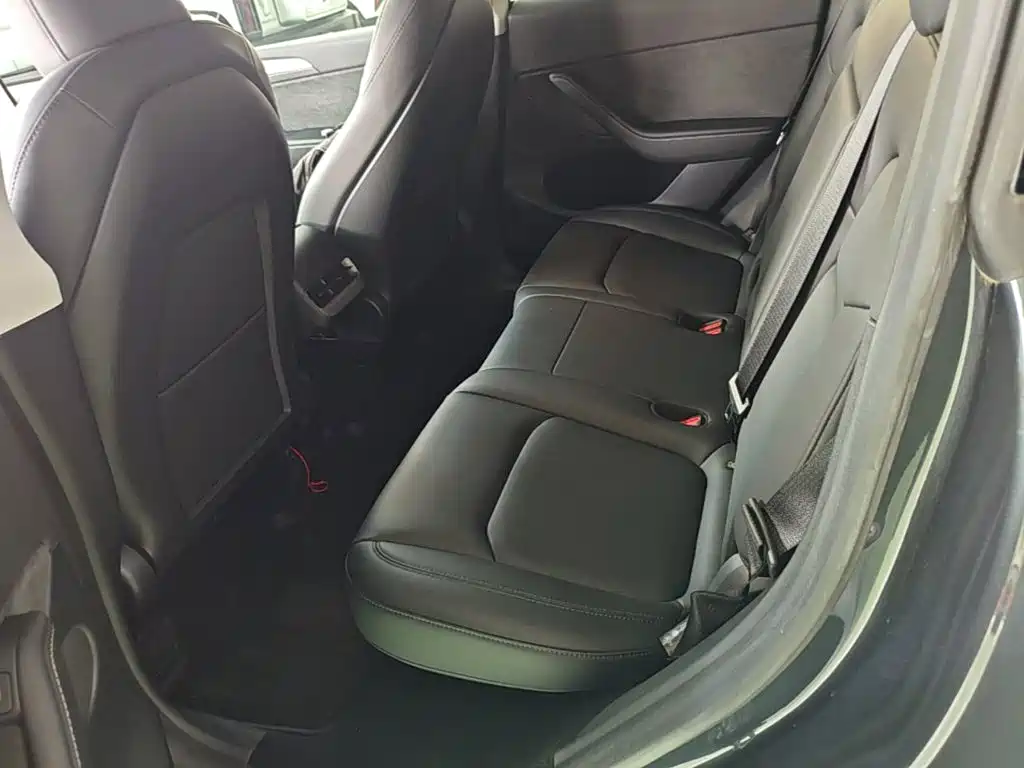 Tesla Model Y — фото 17