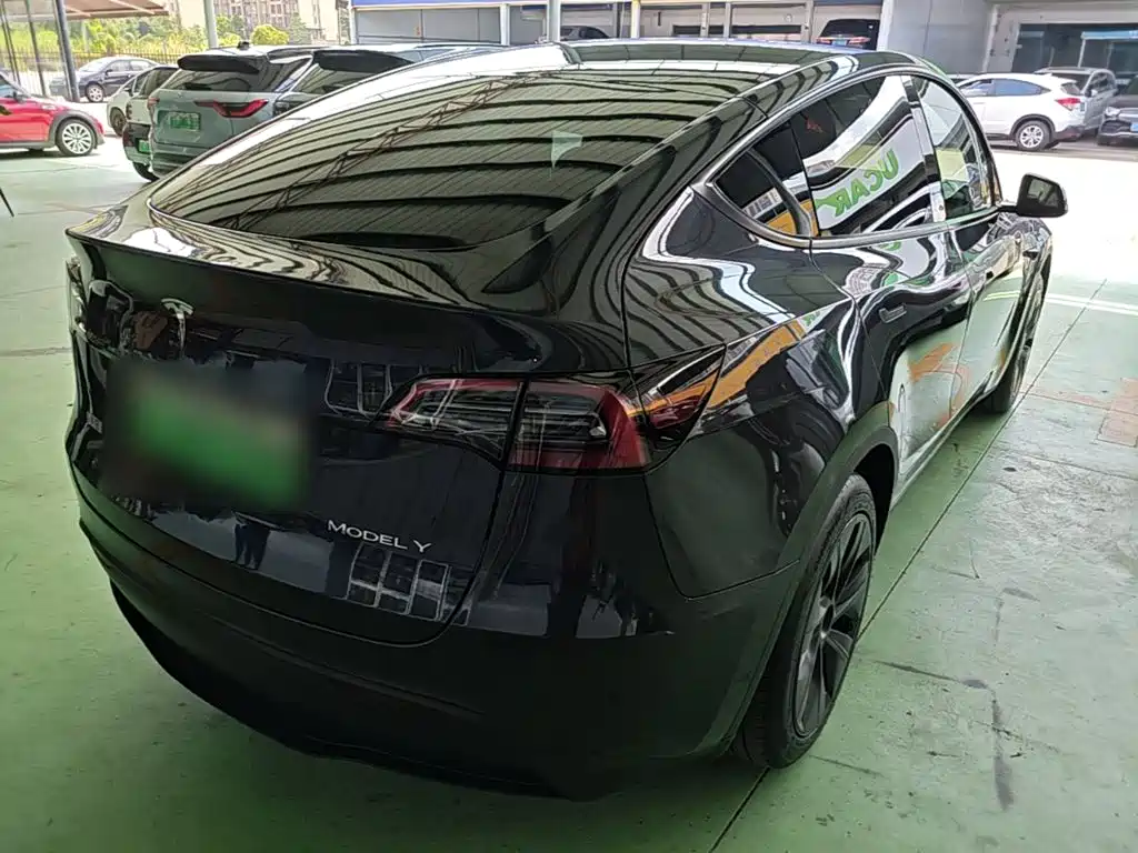 Tesla Model Y — фото 7