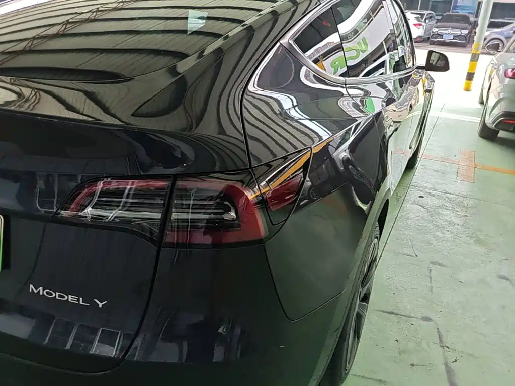 Tesla Model Y — фото 8