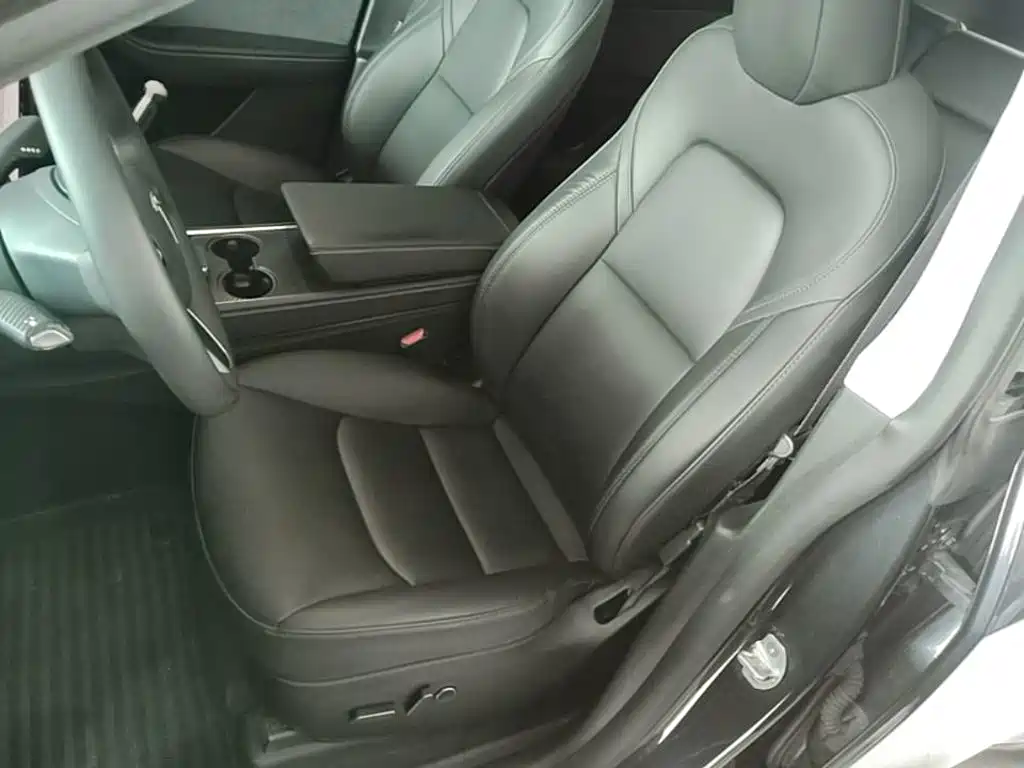 Tesla Model Y — фото 15