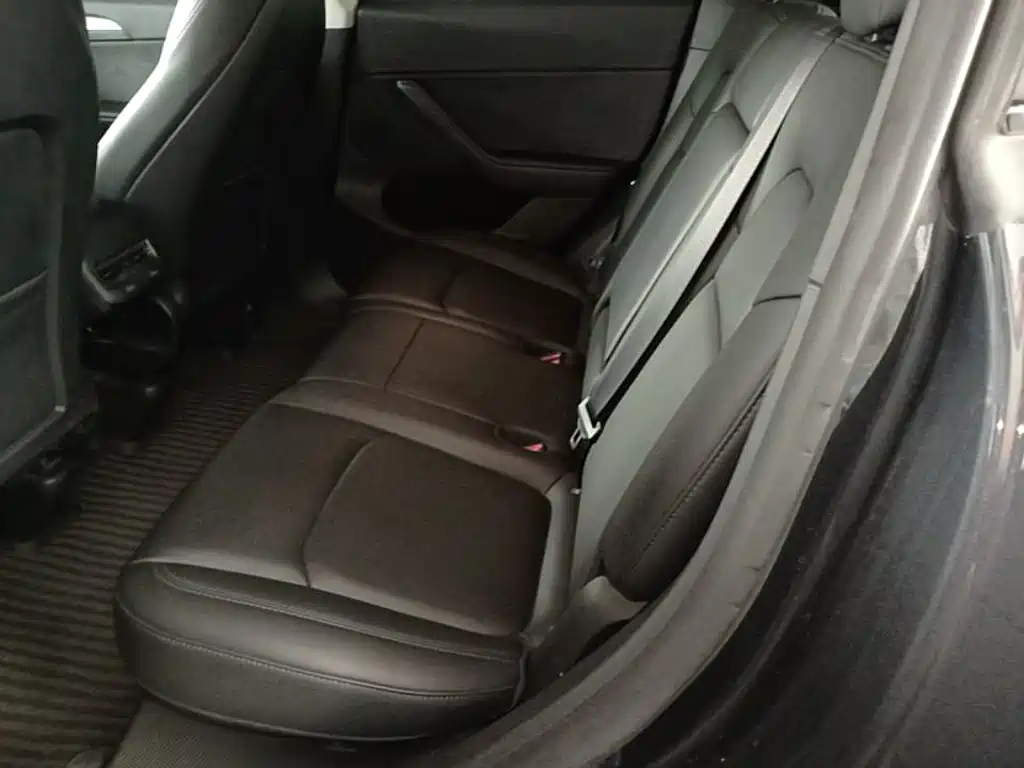 Tesla Model Y — фото 17