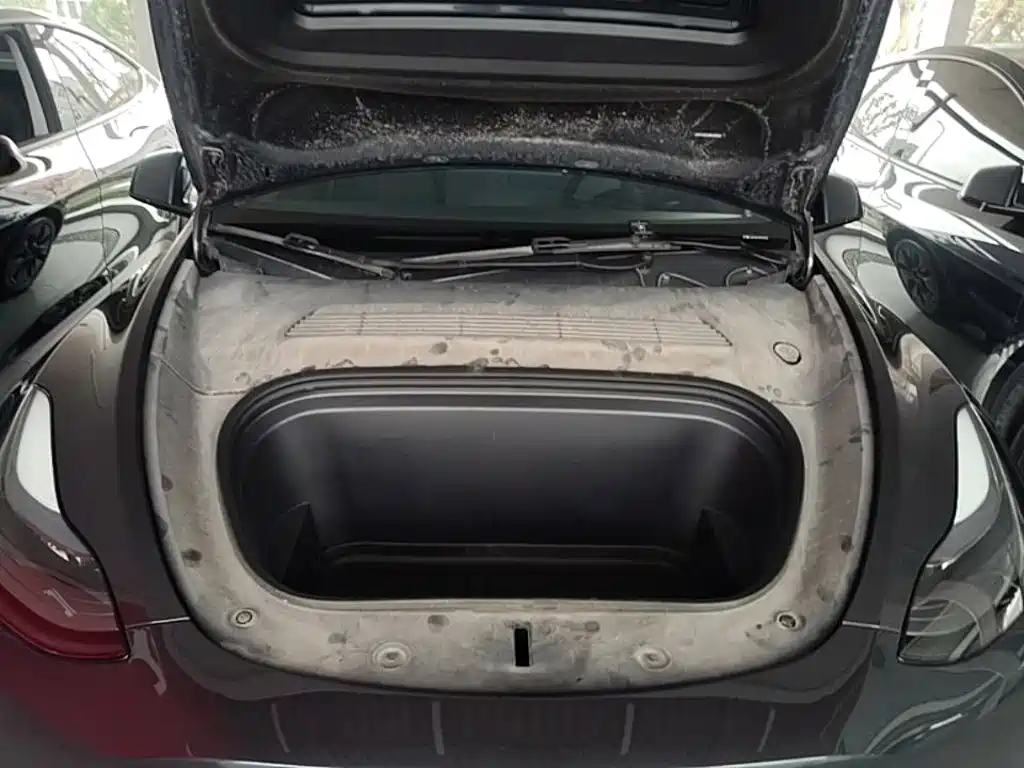 Tesla Model Y — фото 20