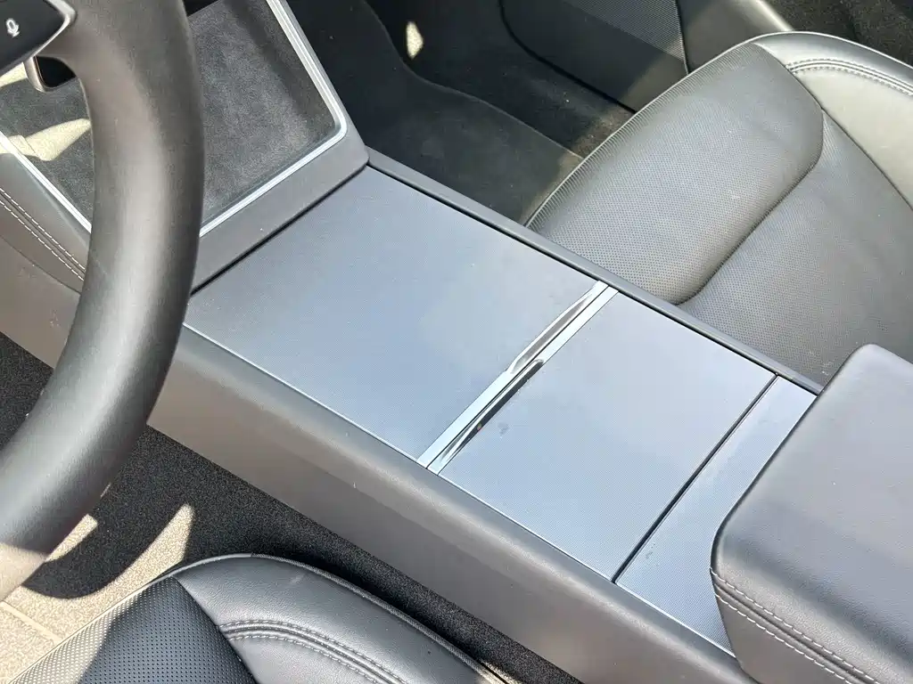 Tesla Model Y — фото 18