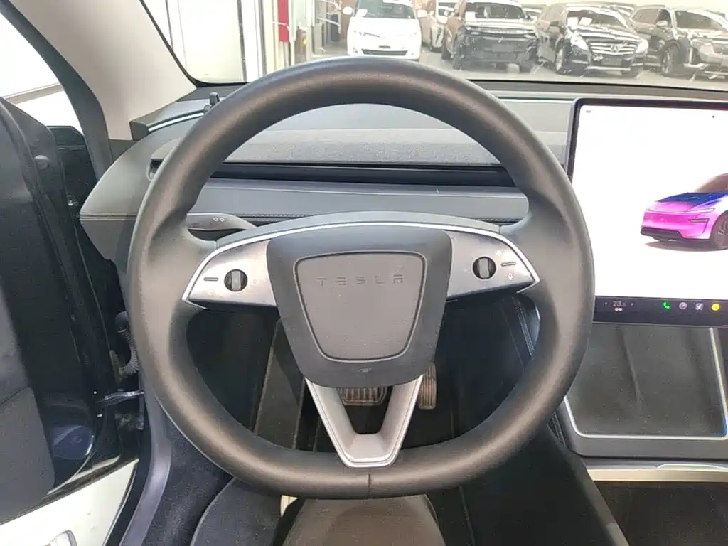 Tesla Model Y — фото 11