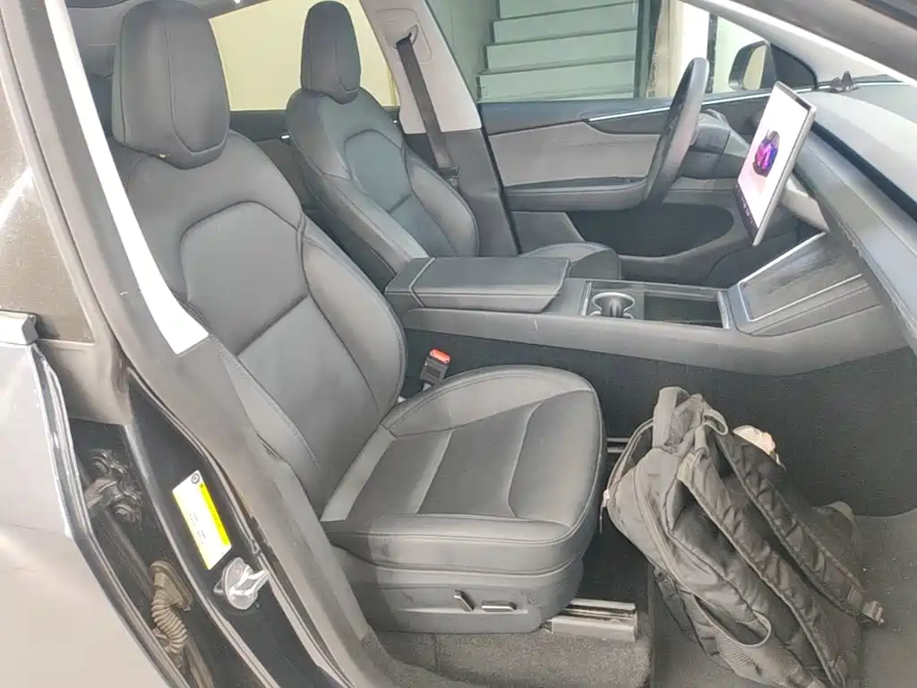 Tesla Model Y — фото 25