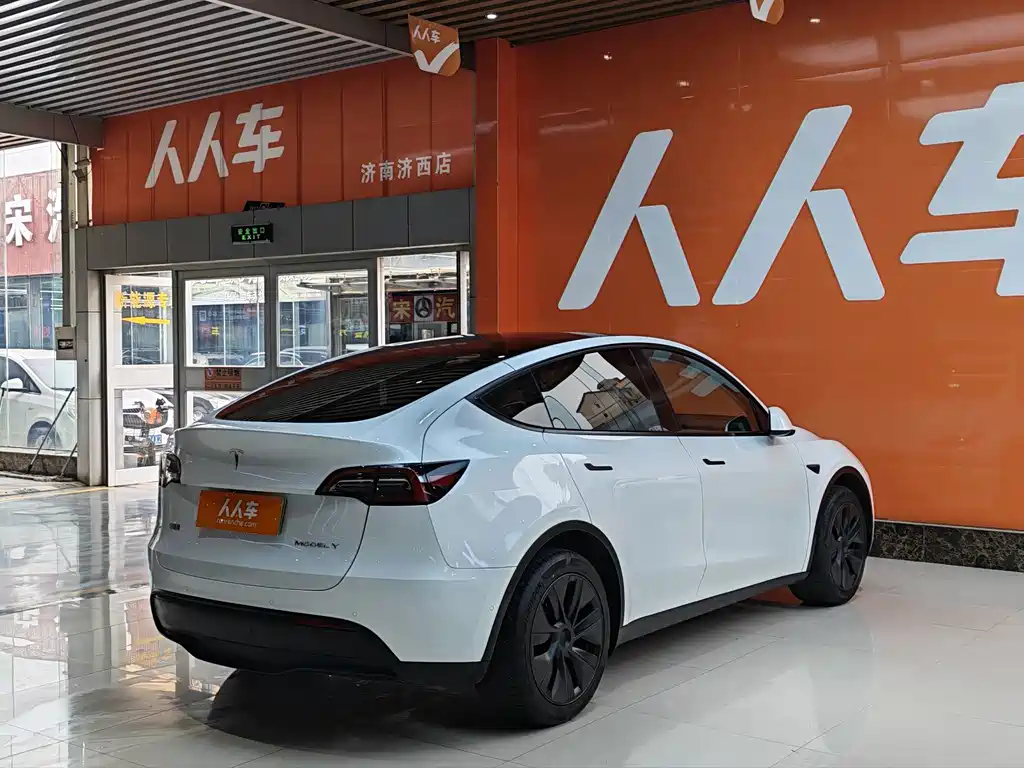 Tesla Model Y — фото 4