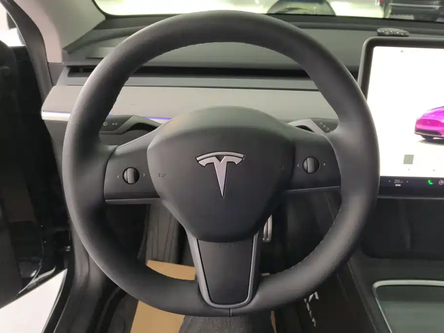 Tesla Model Y — фото 15