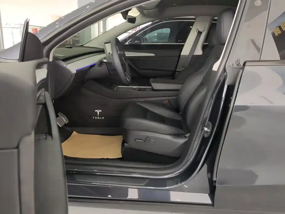 Tesla Model Y — фото 9