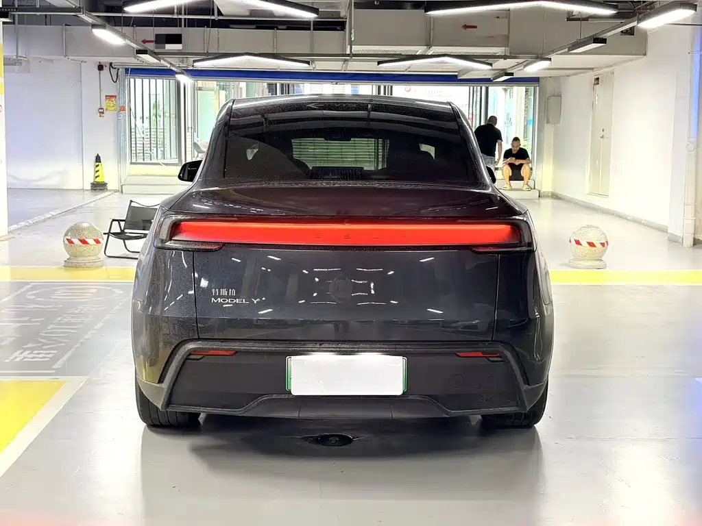 Tesla Model Y — фото 6