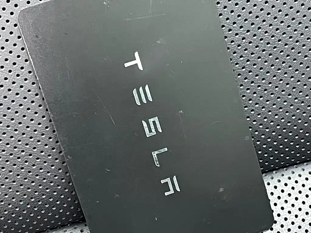 Tesla Model Y — фото 15