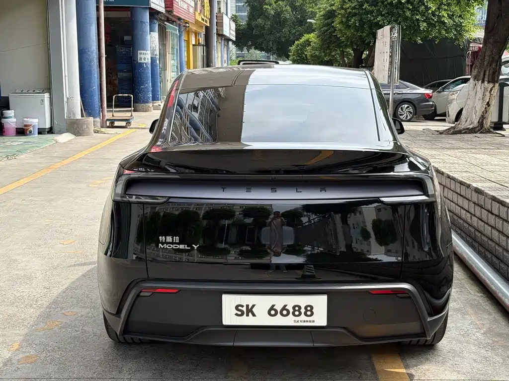 Tesla Model Y — фото 4