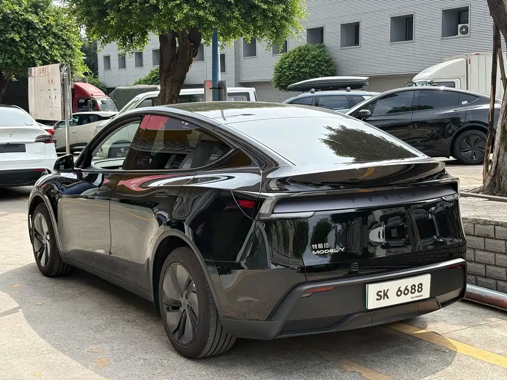 Tesla Model Y — фото 5