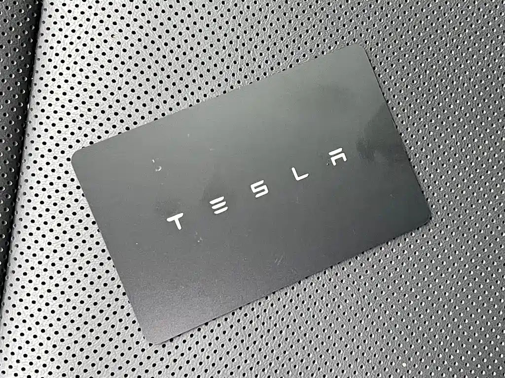 Tesla Model Y — фото 15