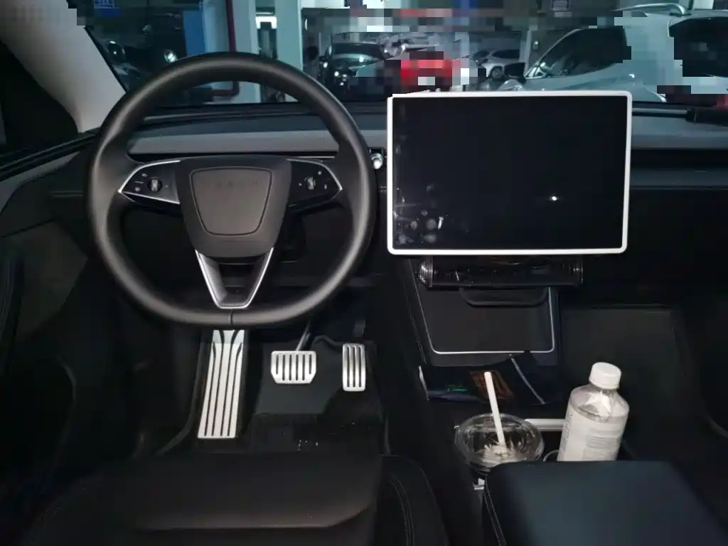 Tesla Model Y — фото 5