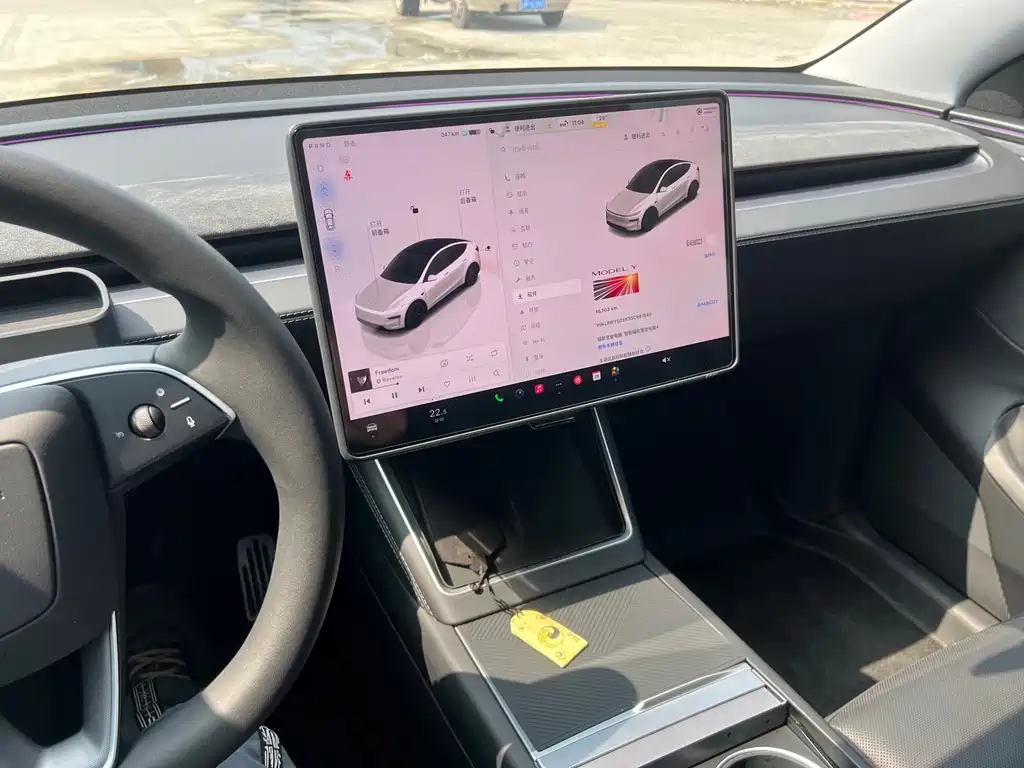 Tesla Model Y — фото 8