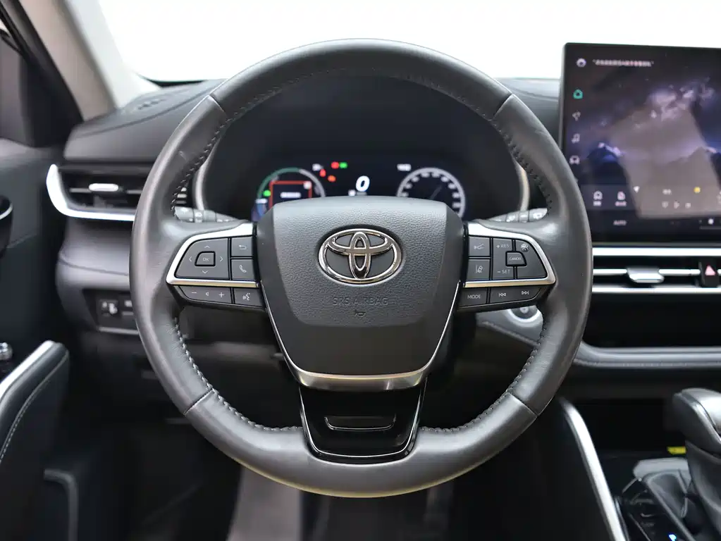 Toyota Highlander — фото 18