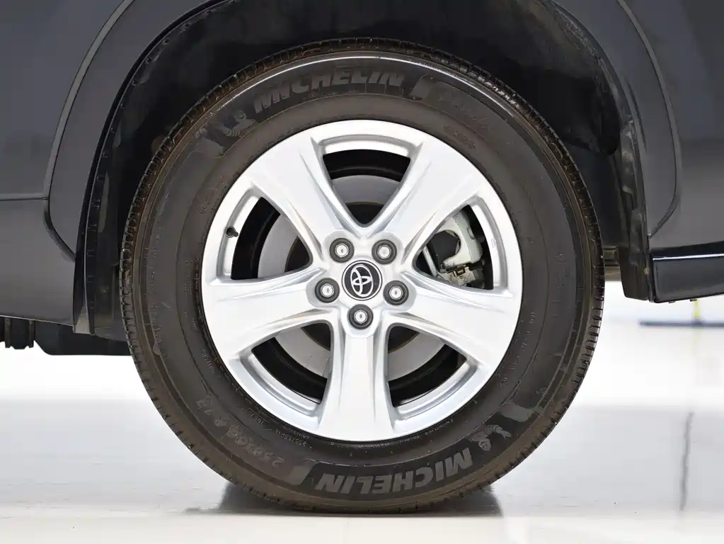 Toyota Highlander — фото 25