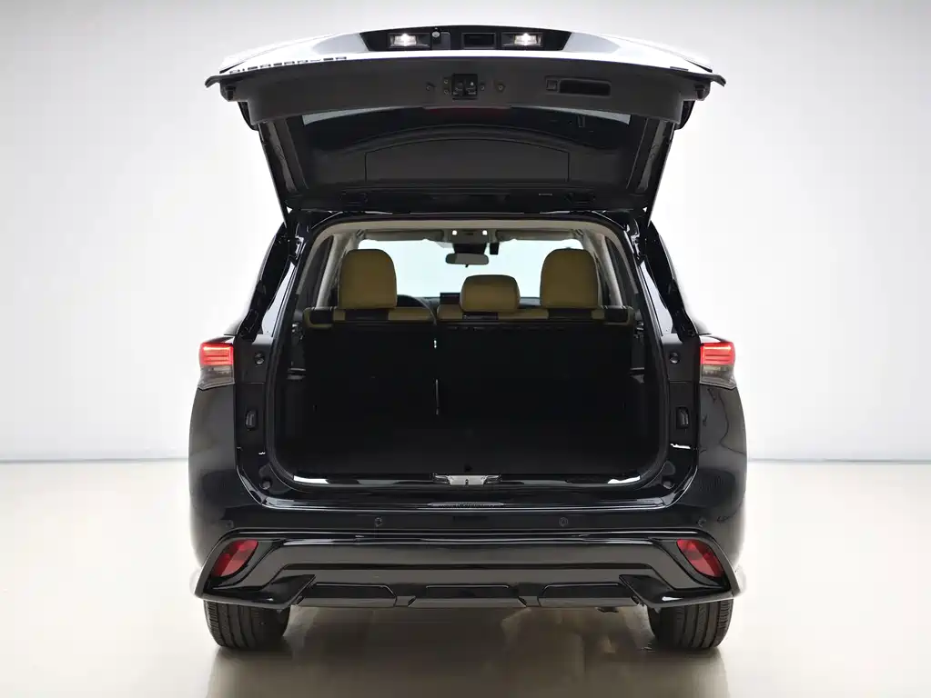 Toyota Highlander — фото 10