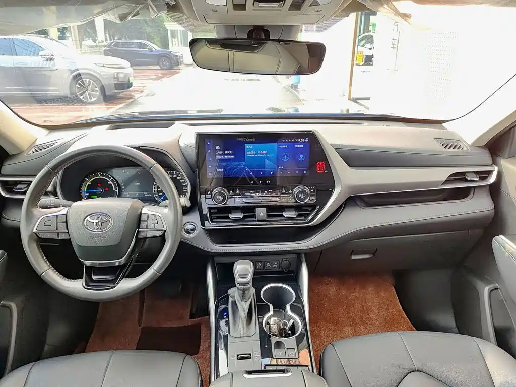 Toyota Highlander — фото 10
