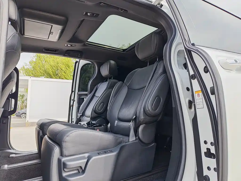 Toyota Sienna — фото 5