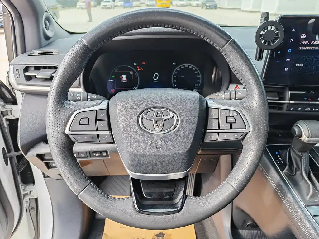 Toyota Sienna — фото 10