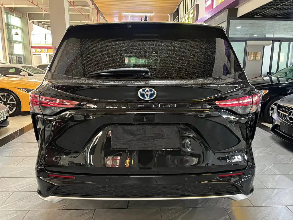 Toyota Granvia — фото 3