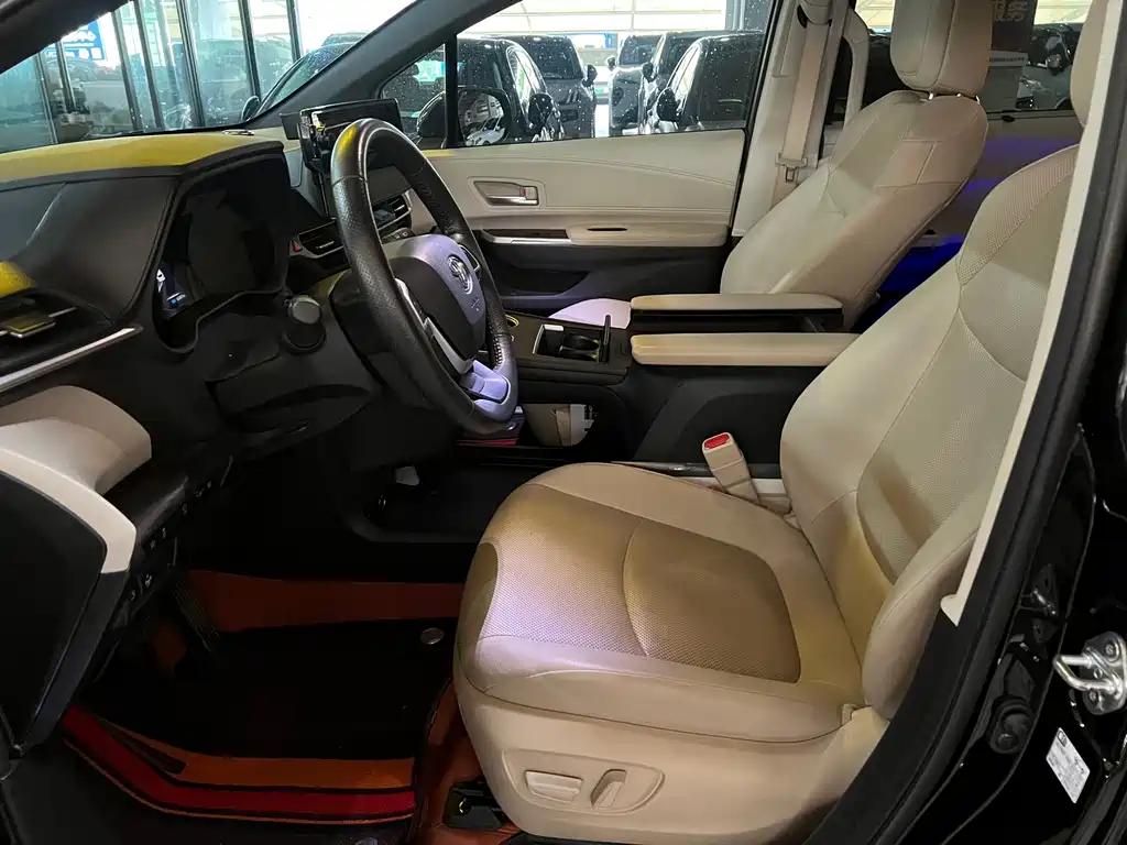 Toyota Granvia — фото 5
