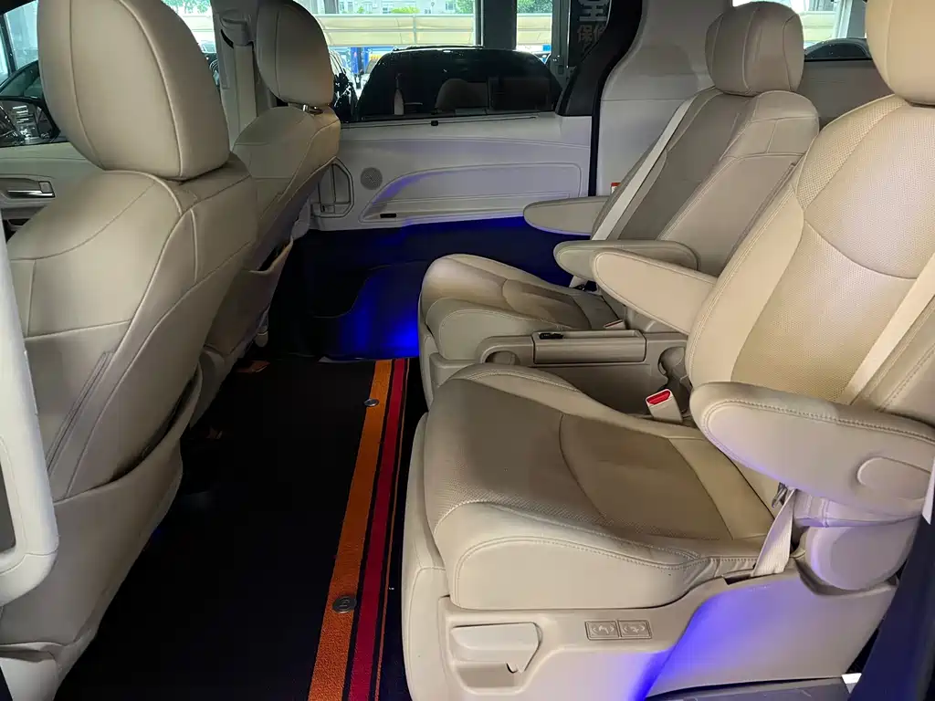 Toyota Granvia — фото 6